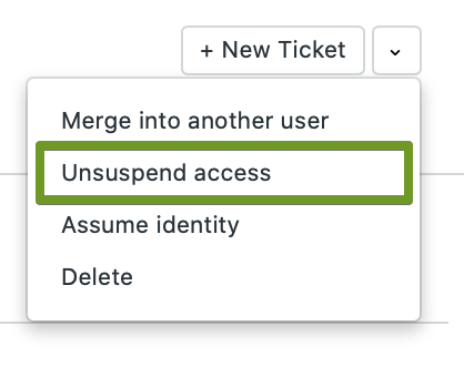 campo desplegable de opciones de ticket en el perfil de usuario con la opción de dejar de suspender acceso seleccionada